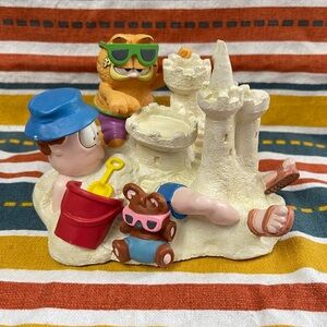 Vintage 1994 Danbury Mint Garfield & Jon “Crowning Achievement” Figurine Beach